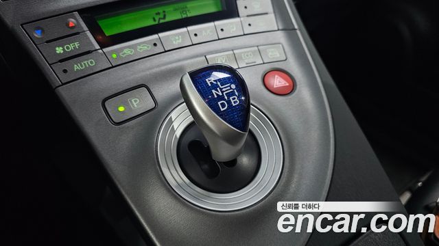 Toyota Prius 1.8 E 2015 — фото 9