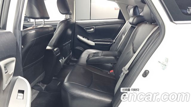 Toyota Prius 1.8 E 2015 — фото 11
