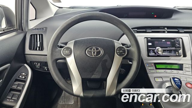 Toyota Prius 1.8 E 2015 — фото 12