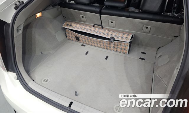 Toyota Prius 1.8 E 2015 — фото 20