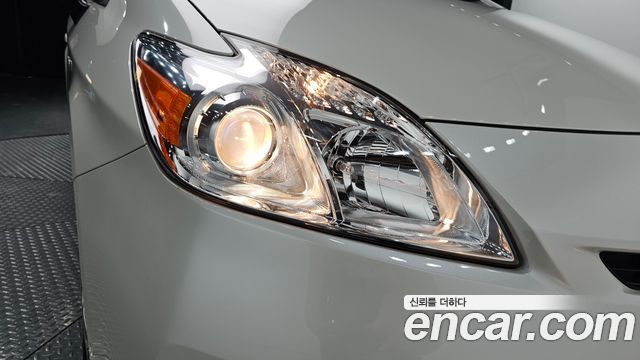 Toyota Prius 1.8 E 2015 — фото 22