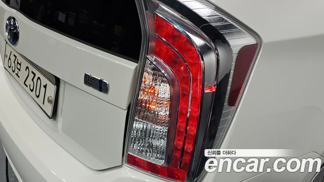 Toyota Prius 1.8 E 2015 — фото 23