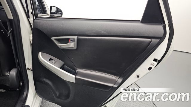 Toyota Prius 1.8 E 2015 — фото 25