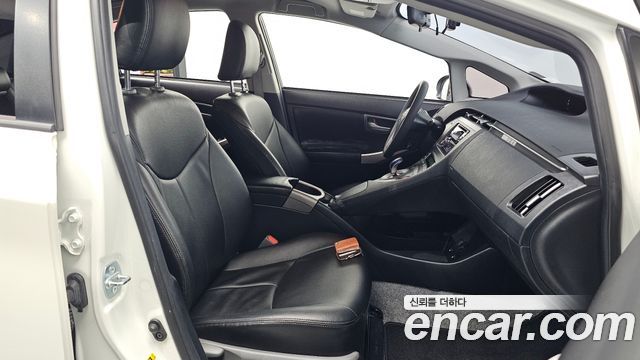 Toyota Prius 1.8 E 2015 — фото 26