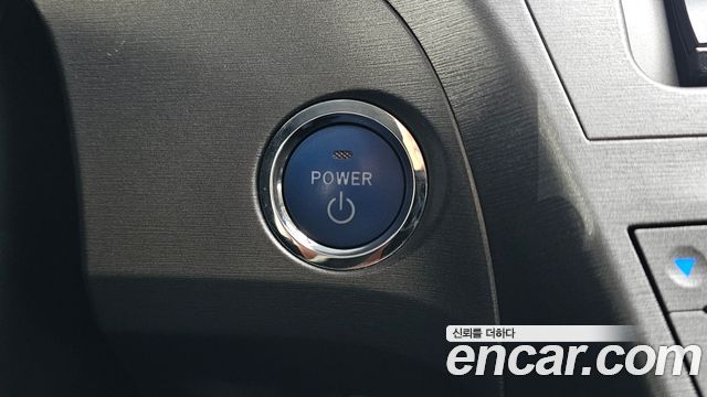 Toyota Prius 1.8 E 2015 — фото 28