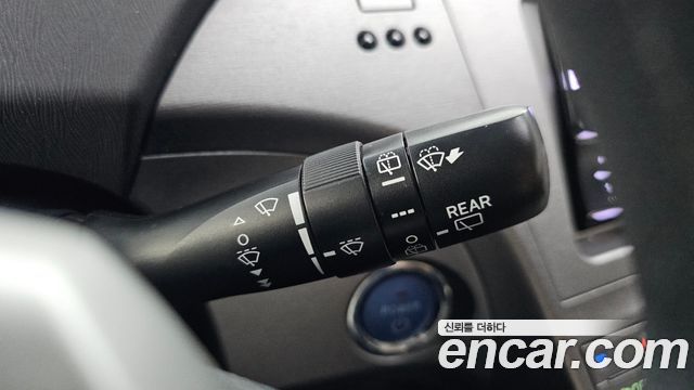 Toyota Prius 1.8 E 2015 — фото 30