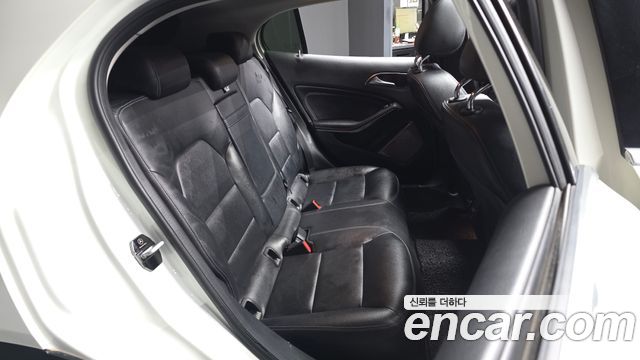Mercedes-Benz GLA-Class (X156) GLA200 d 4MATIC 2016 — фото 12