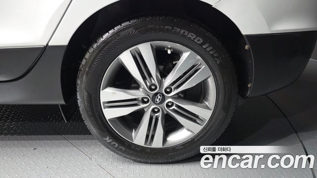Hyundai Tucson ix Diesel(e-VGT) 2WD Premium 2014 — фото 5