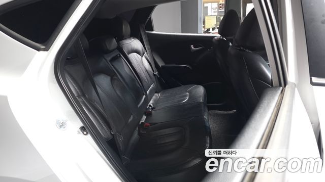 Hyundai Tucson ix Diesel(e-VGT) 2WD Premium 2014 — фото 12