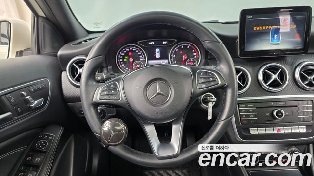 Mercedes-Benz A-Class (W176) A200 2017 — фото 13