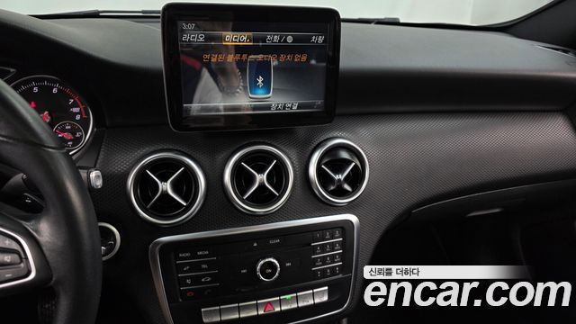 Mercedes-Benz A-Class (W176) A200 2017 — фото 14