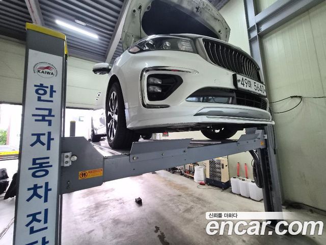 Kia Carnival 7-Seater Limousine VIP