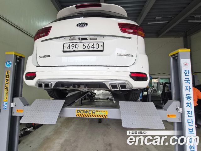 Kia Carnival 7-Seater Limousine VIP 2019 — фото 2