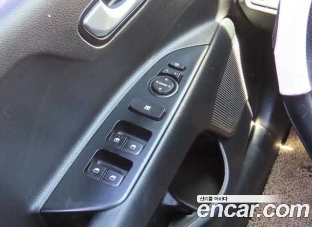 Kia Stonic Diesel 1.6 Prestige 2018 — фото 17