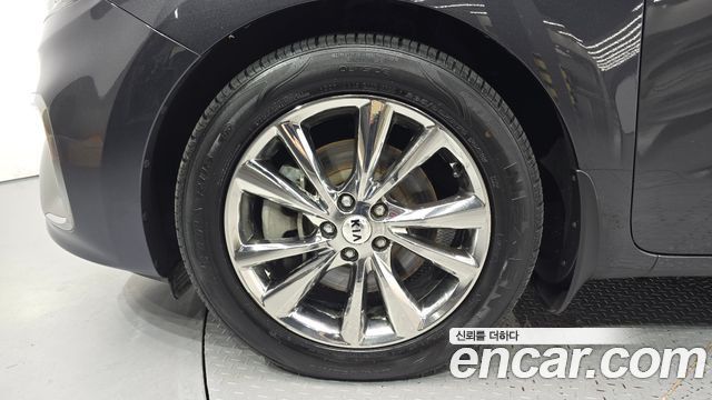 Kia Carnival 9-Seater Noblesse 2019 — фото 5