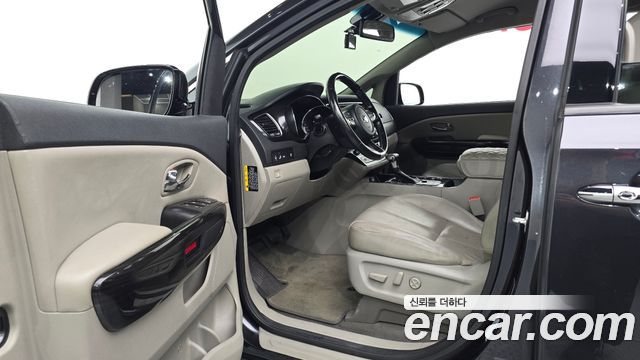 Kia Carnival 9-Seater Noblesse 2019 — фото 10