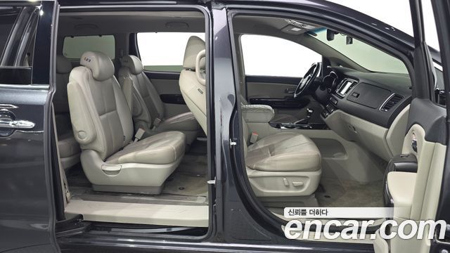 Kia Carnival 9-Seater Noblesse 2019 — фото 12