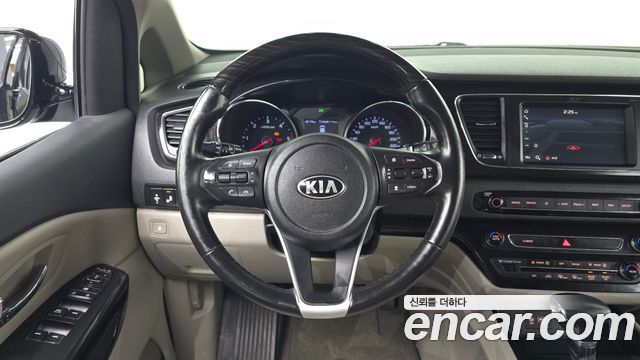 Kia Carnival 9-Seater Noblesse 2019 — фото 13