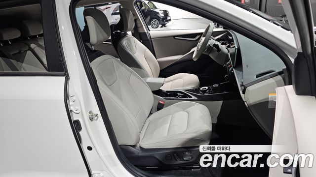 Kia Niro EV Earth 2024 — фото 32