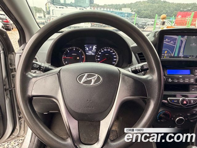 Hyundai Accent (New) Diesel 1.6 VGT Luxury 2012 — фото 9