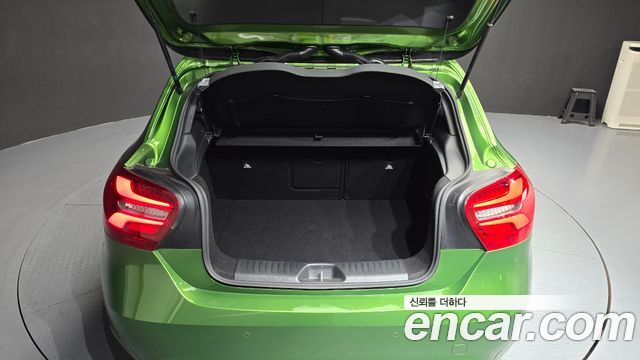 Mercedes-Benz A-Class (W176) A200 2017 — фото 16