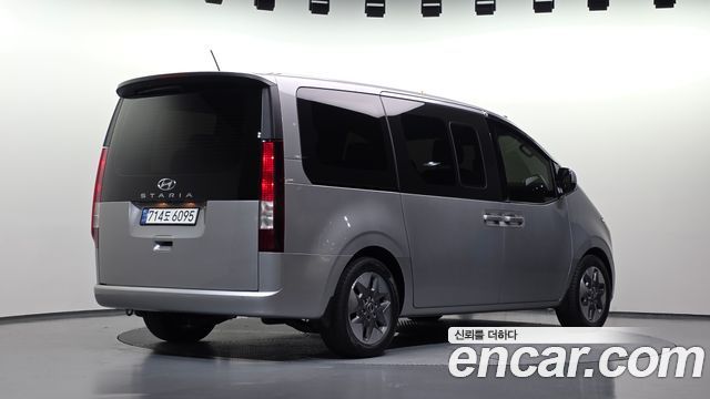 Hyundai Staria Tourer 11-Seater Modern 2023 — фото 2