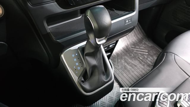 Hyundai Staria Tourer 11-Seater Modern 2023 — фото 9
