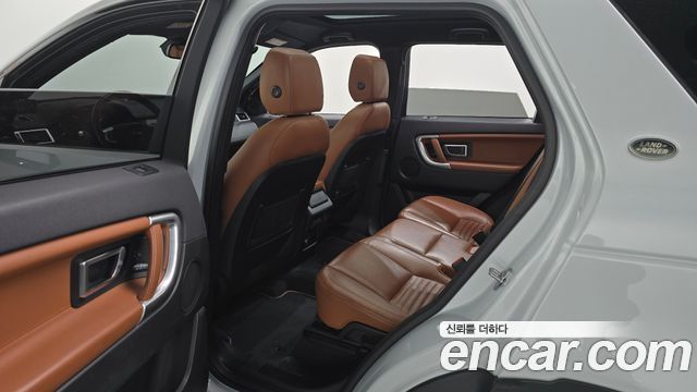 Land Rover Discovery Sport 2.0 TD4 HSE Luxury 2017 — фото 12