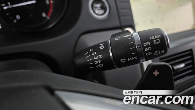 Land Rover Discovery Sport 2.0 TD4 HSE Luxury 2017 — фото 13