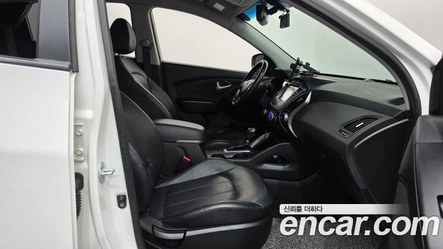 Hyundai Tucson ix Diesel(e-VGT) 2WD Premium 2014 — фото 11