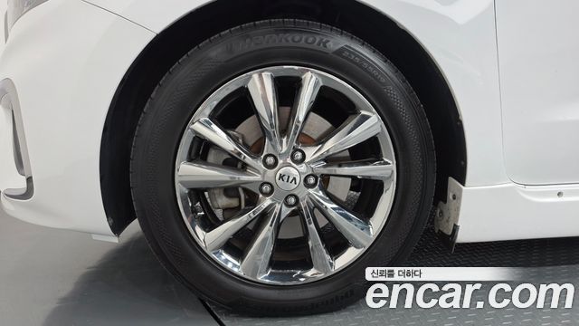 Kia Carnival 9-Seater Hi-Limousine Noblesse Special 2019 — фото 5