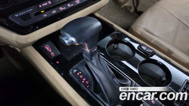 Kia Carnival 9-Seater Hi-Limousine Noblesse Special 2019 — фото 9