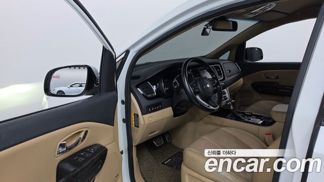 Kia Carnival 9-Seater Hi-Limousine Noblesse Special 2019 — фото 10