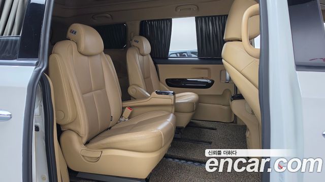 Kia Carnival 9-Seater Hi-Limousine Noblesse Special 2019 — фото 11