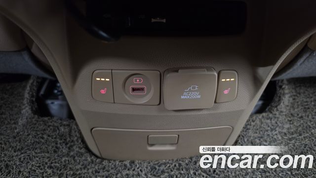 Kia Carnival 9-Seater Hi-Limousine Noblesse Special 2019 — фото 12