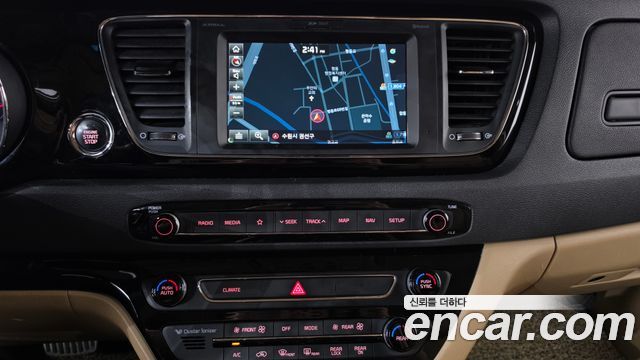 Kia Carnival 9-Seater Hi-Limousine Noblesse Special 2019 — фото 13