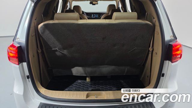 Kia Carnival 9-Seater Hi-Limousine Noblesse Special 2019 — фото 17