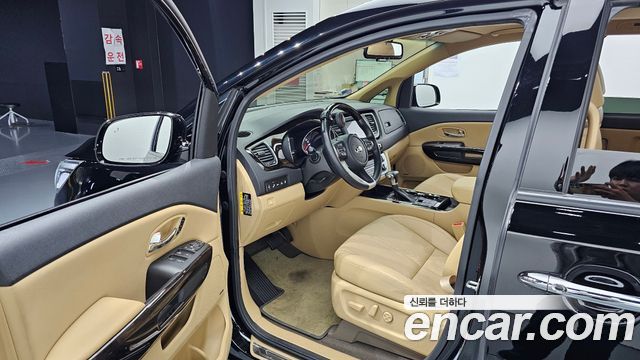 Kia Carnival Gasoline 7-Seater Limousine President 2019 — фото 10