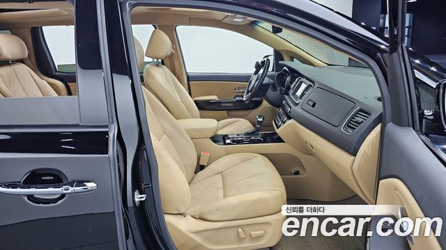 Kia Carnival Gasoline 7-Seater Limousine President 2019 — фото 11
