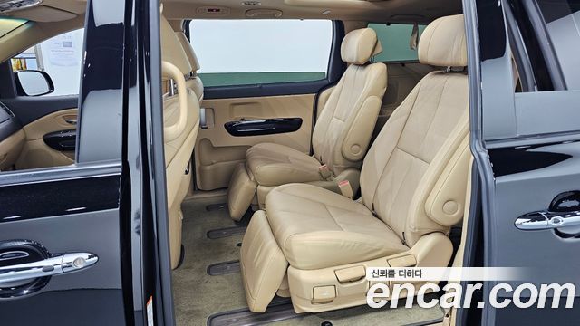 Kia Carnival Gasoline 7-Seater Limousine President 2019 — фото 12