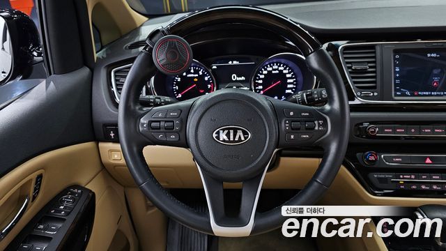 Kia Carnival Gasoline 7-Seater Limousine President 2019 — фото 13