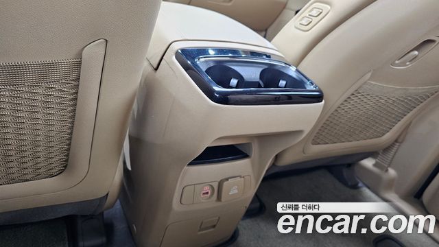 Kia Carnival Gasoline 7-Seater Limousine President 2019 — фото 17