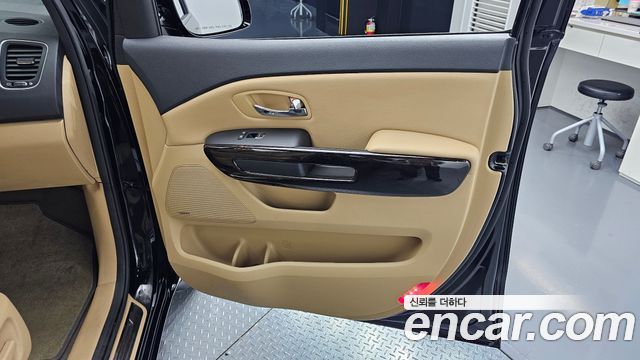 Kia Carnival Gasoline 7-Seater Limousine President 2019 — фото 25