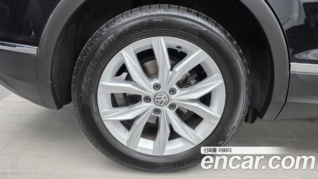 Volkswagen Tiguan (II) 2.0 TDI Premium 2020 — фото 5