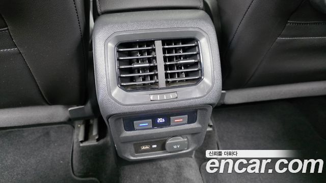 Volkswagen Tiguan (II) 2.0 TDI Premium 2020 — фото 19