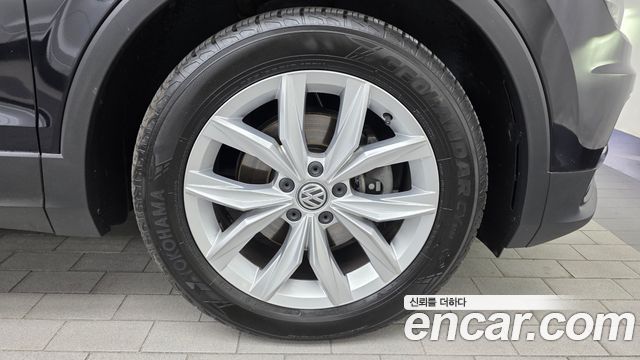 Volkswagen Tiguan (II) 2.0 TDI Premium 2020 — фото 21