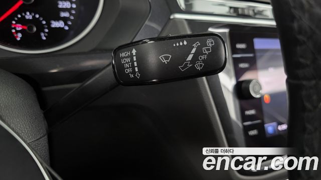 Volkswagen Tiguan (II) 2.0 TDI Premium 2020 — фото 27