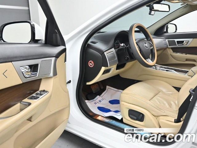 Jaguar XF 2.2D Luxury X250 2015 — фото 15