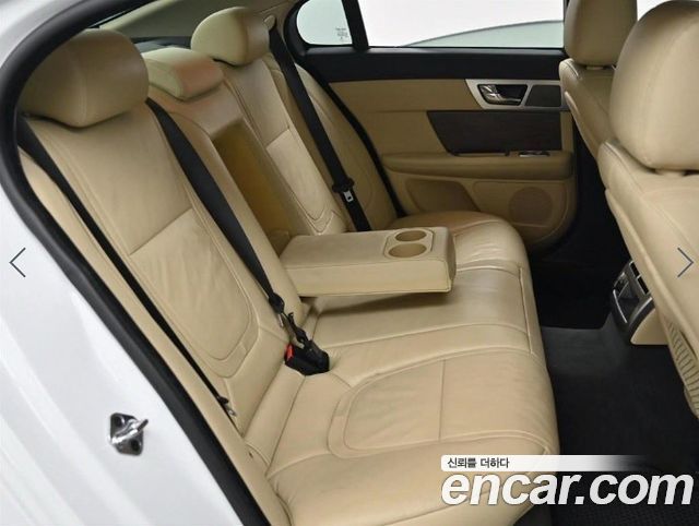 Jaguar XF 2.2D Luxury X250 2015 — фото 16