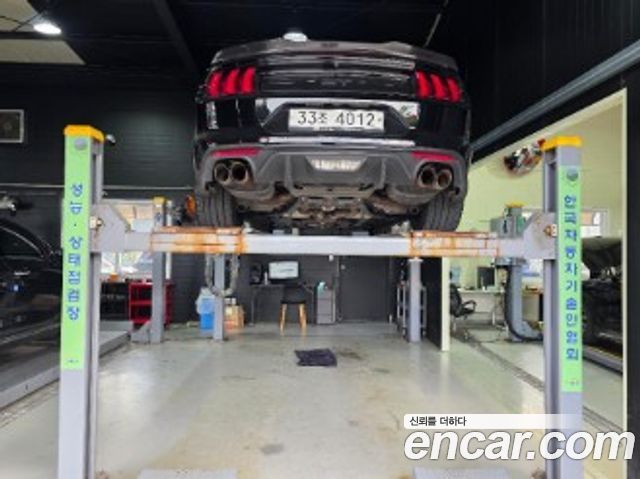 Ford Mustang GT Convertible 2019 — фото 2